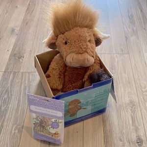 NIB Retired Scentsy Hamish the Highland Cow with Retired Disney Scent Pak 🐂🤎